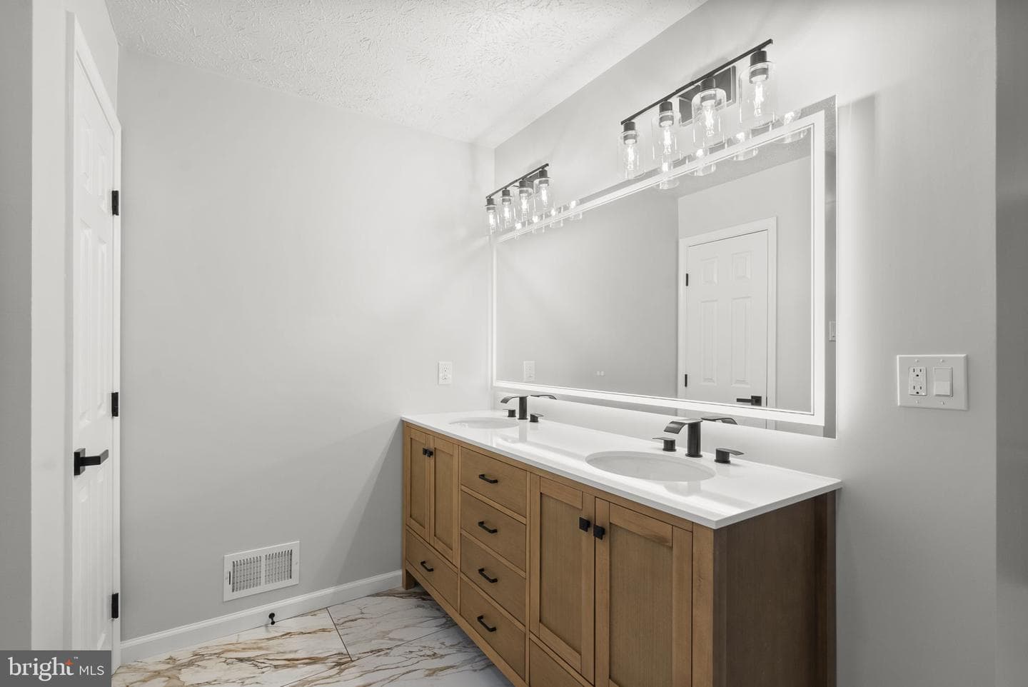 6113 Omar photo 37