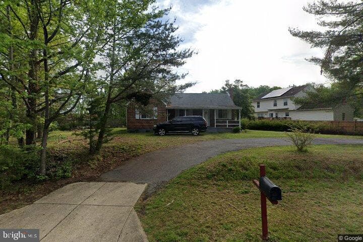 12814 Peace Dr, Fort Washington