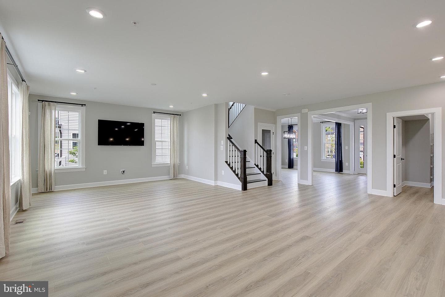908 Midbrook Ln photo 18