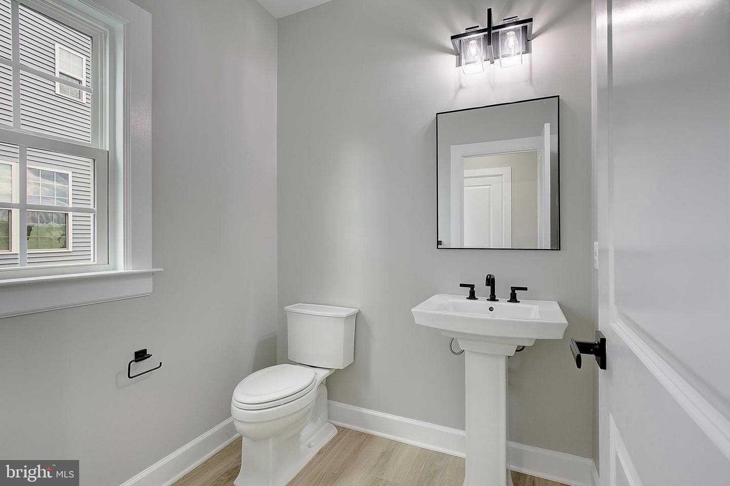 908 Midbrook Ln photo 38