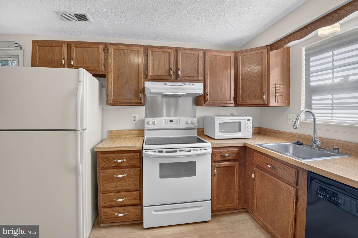 16335 Pewter Lane photo 5