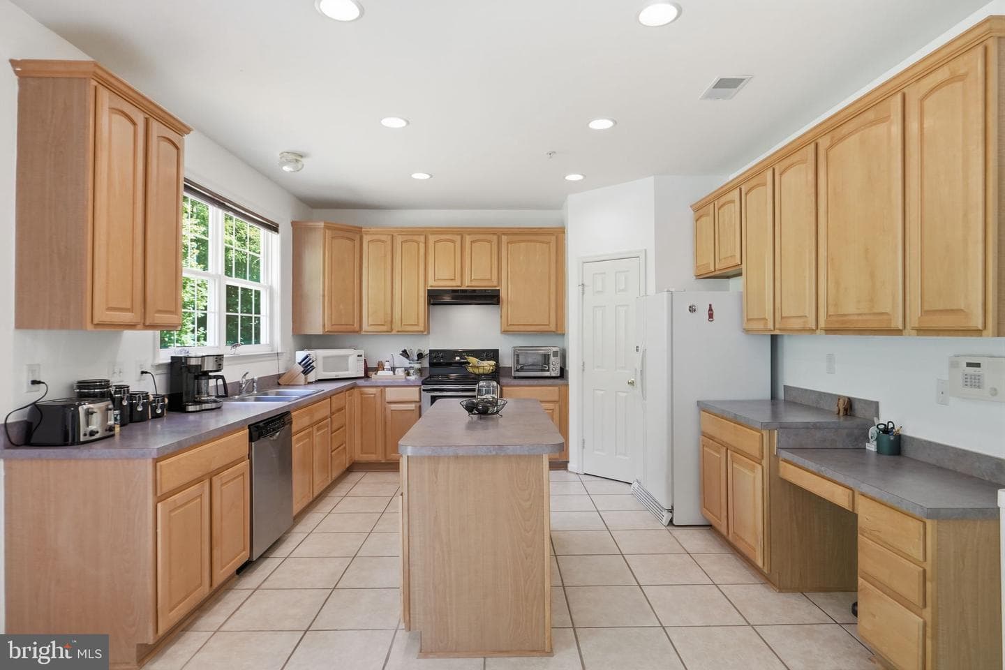 15204 Derbyshire Way photo 12