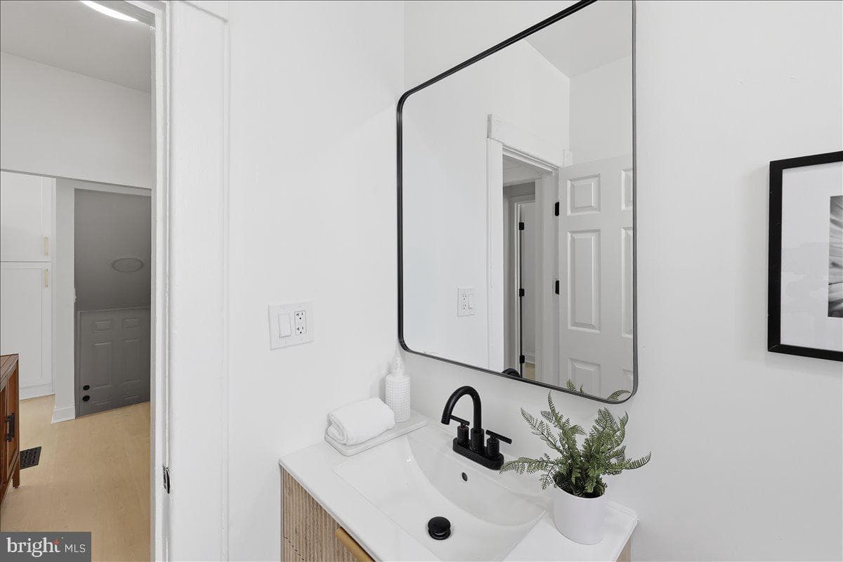 4803 Somerset Road photo 9