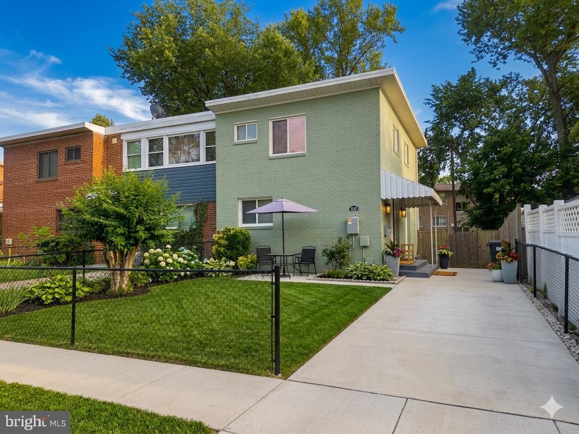 907 E Meadows Court, Oxon Hill