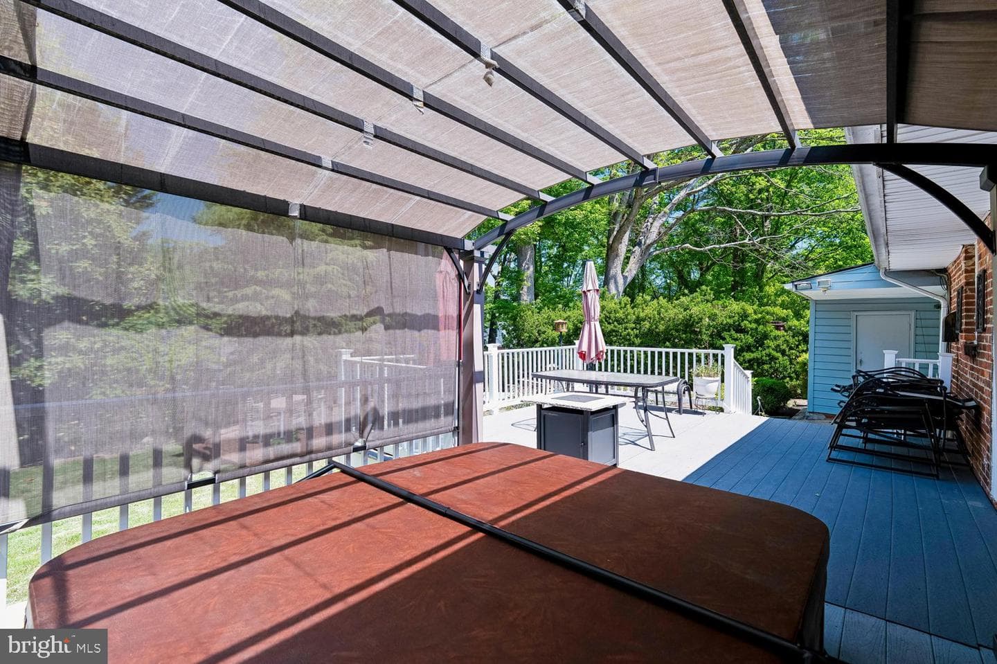 8410 Ravenswood Road photo 22