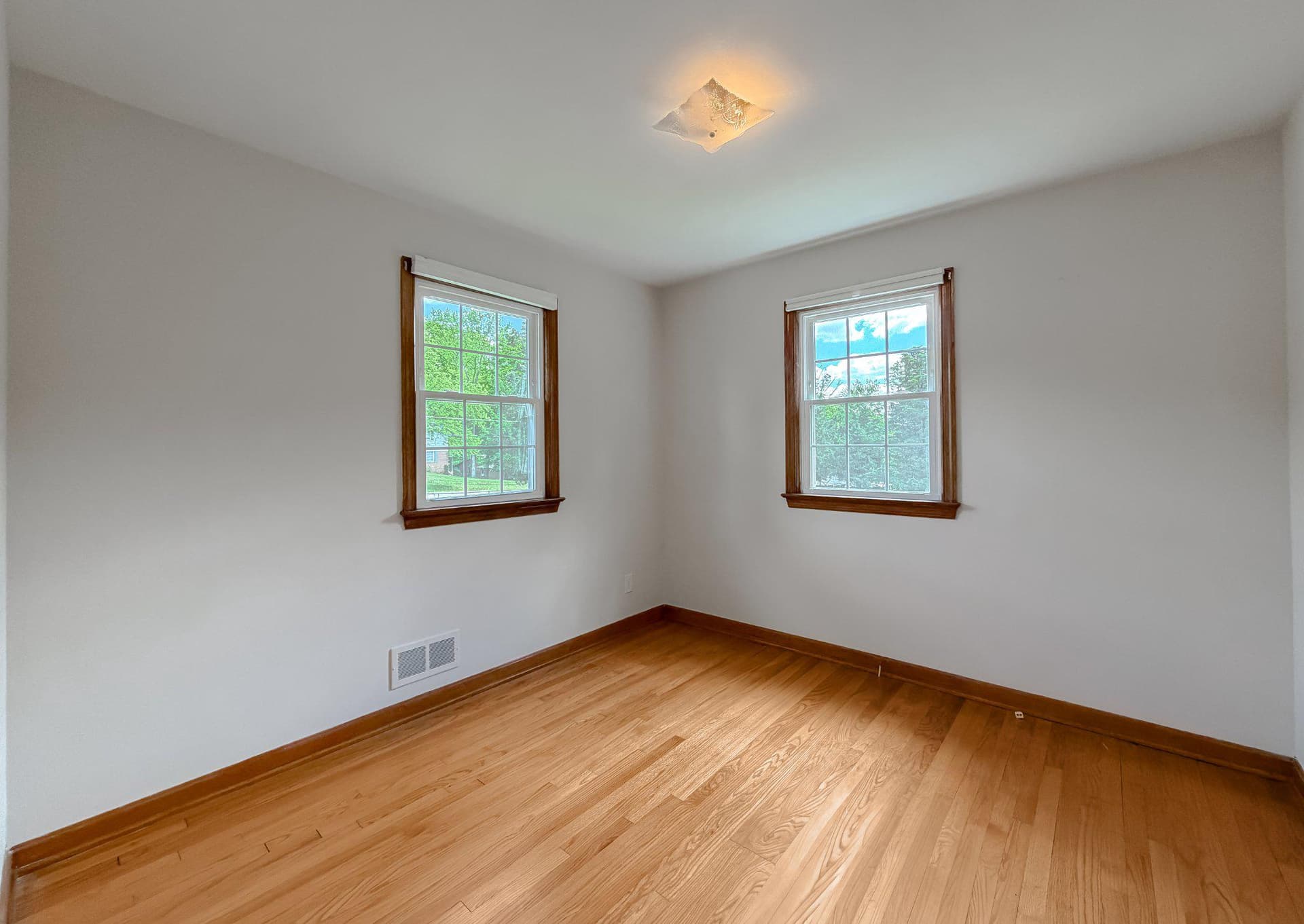 12421 Parker Lane photo 16
