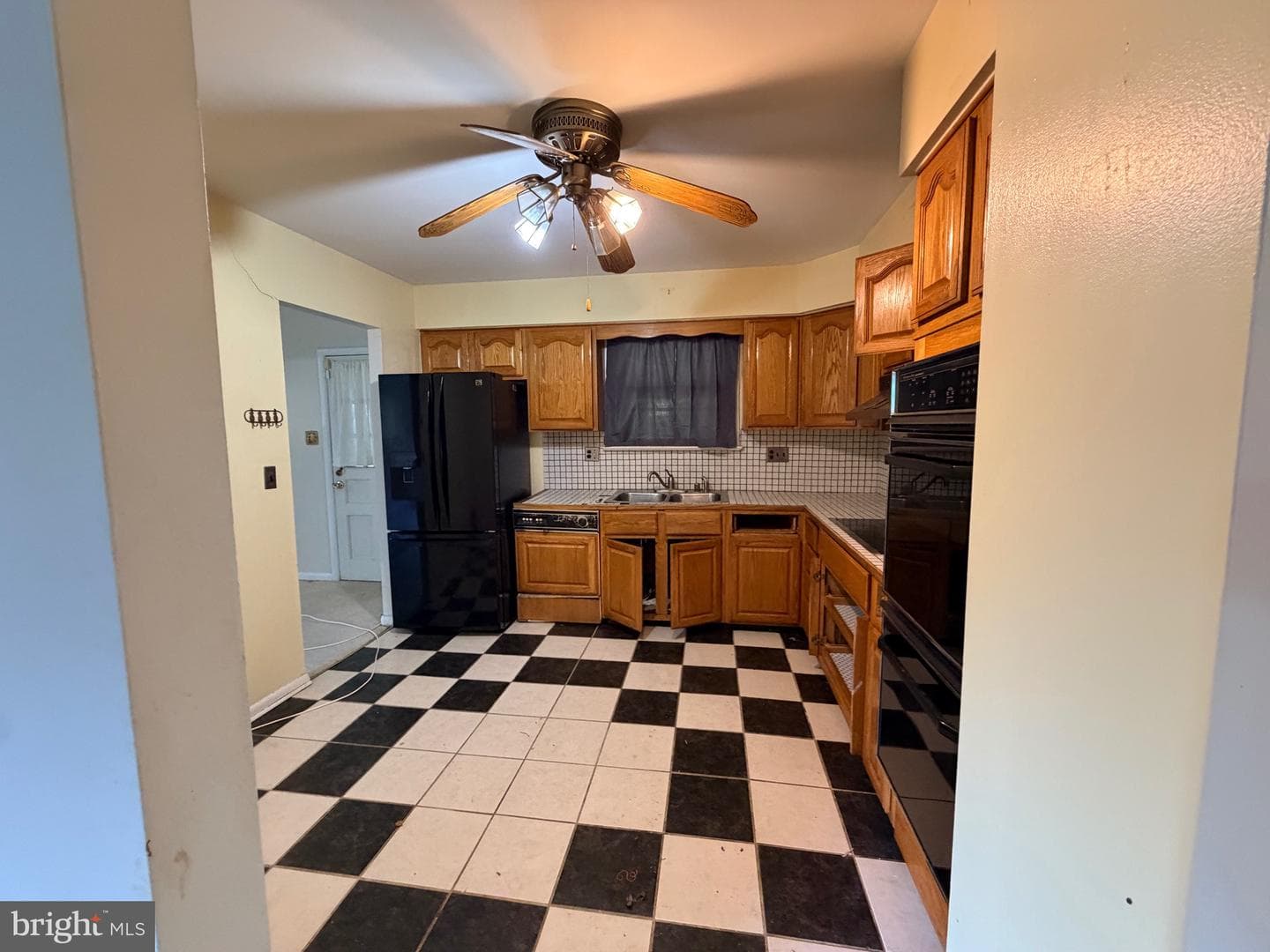 2402 Joseph Drive photo 5
