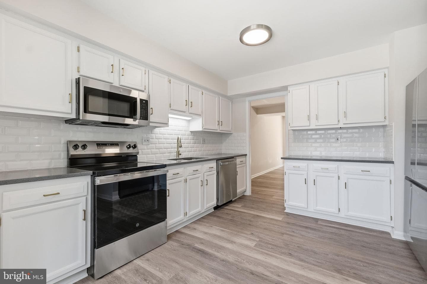 8209 Londonderry Court photo 3
