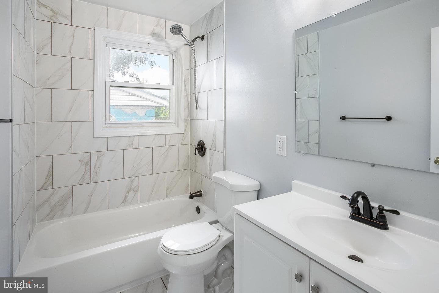 614 Larchmont Avenue photo 10