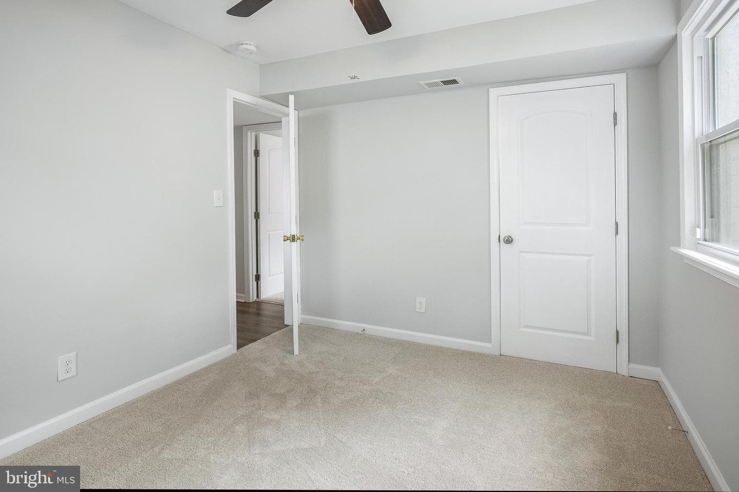 614 Larchmont Avenue photo 26