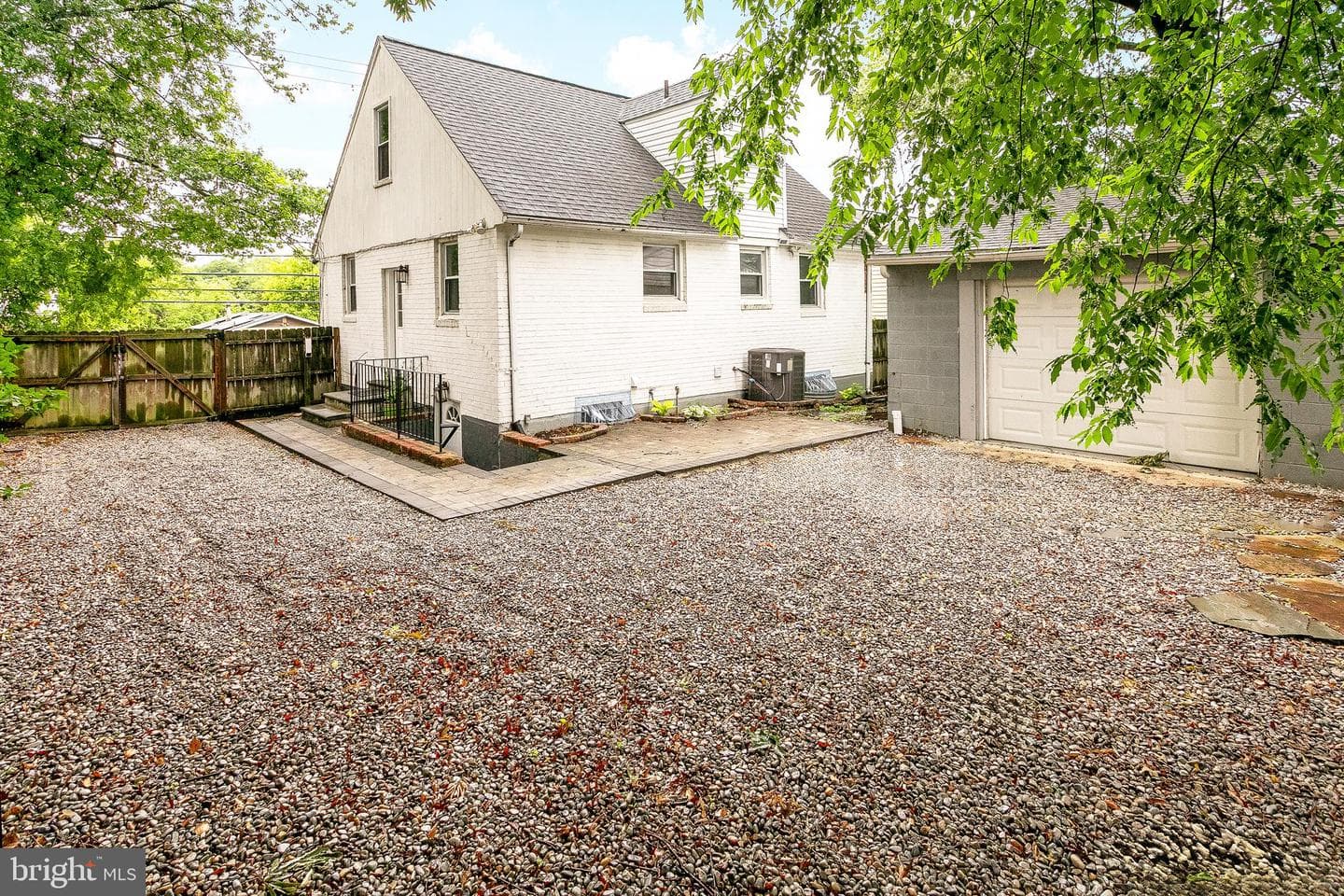 614 Larchmont Avenue photo 28