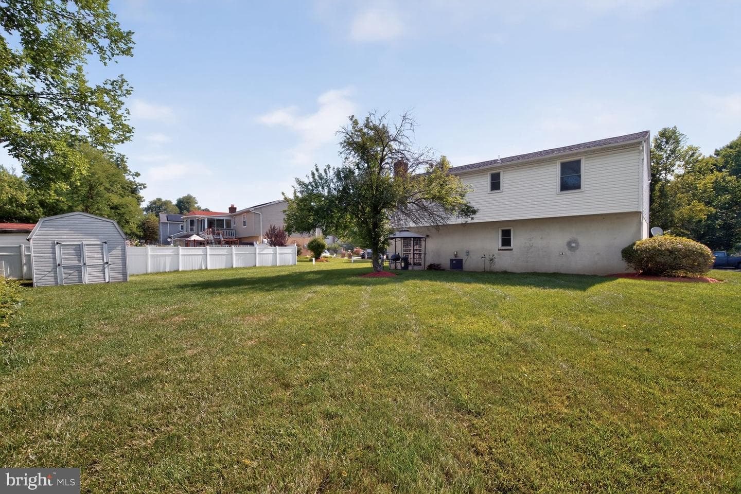 905 New Orchard Place photo 21