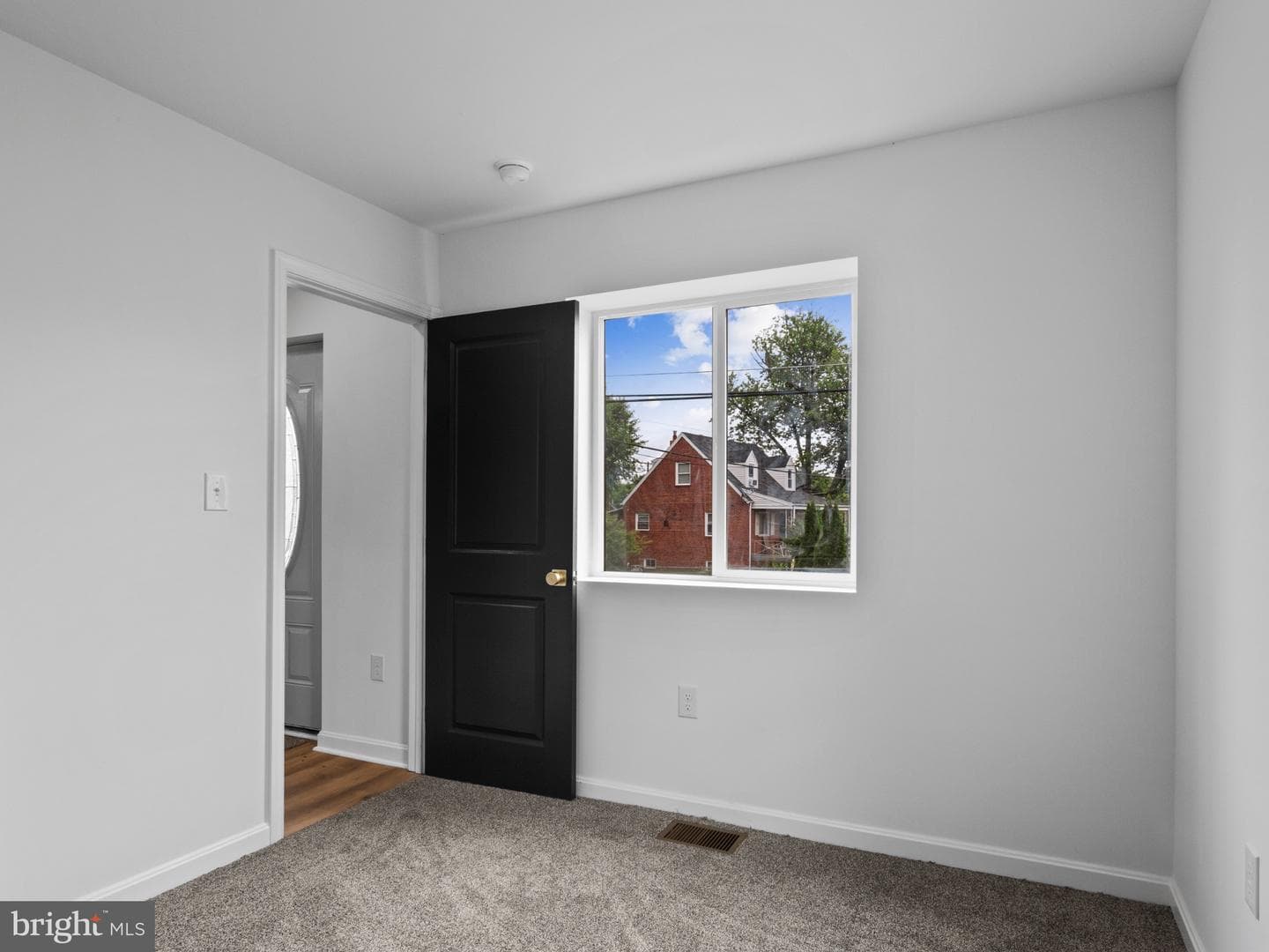 2811 Lakehurst Avenue photo 9