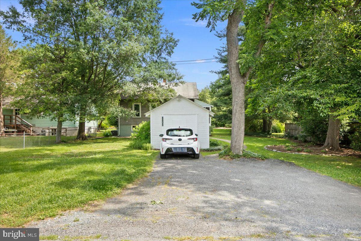 4805 Calvert Road photo 32
