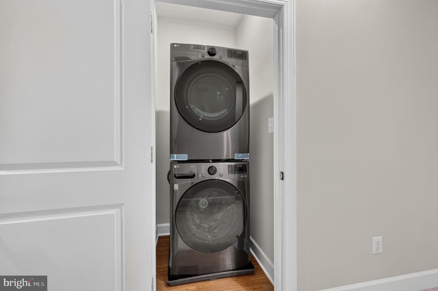 3555 Carnaby Street photo 32