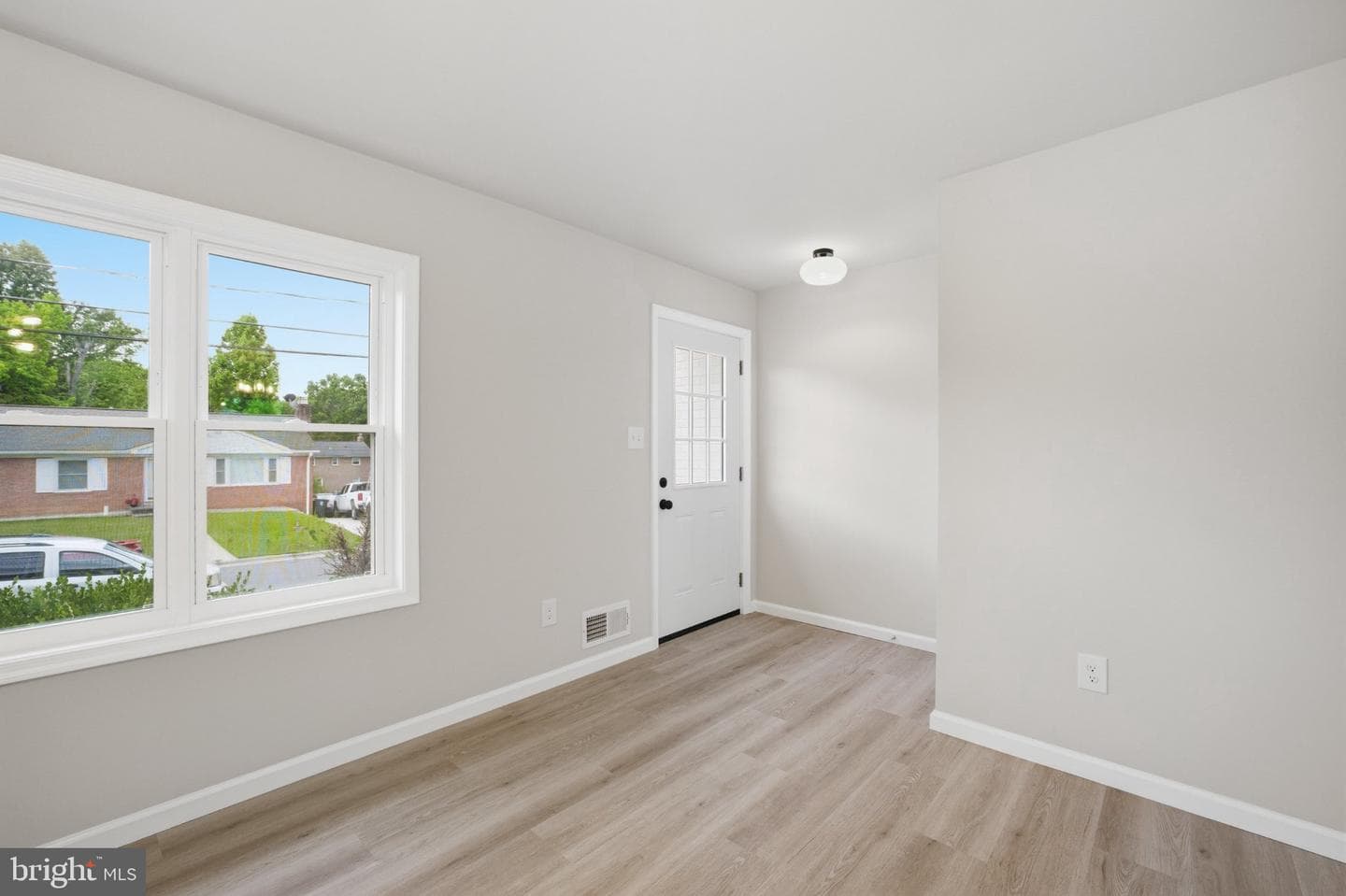 9414 Eldred Place photo 4