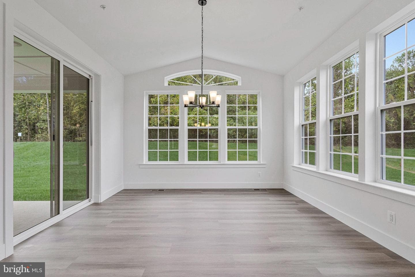 2024 Saint James Road photo 14