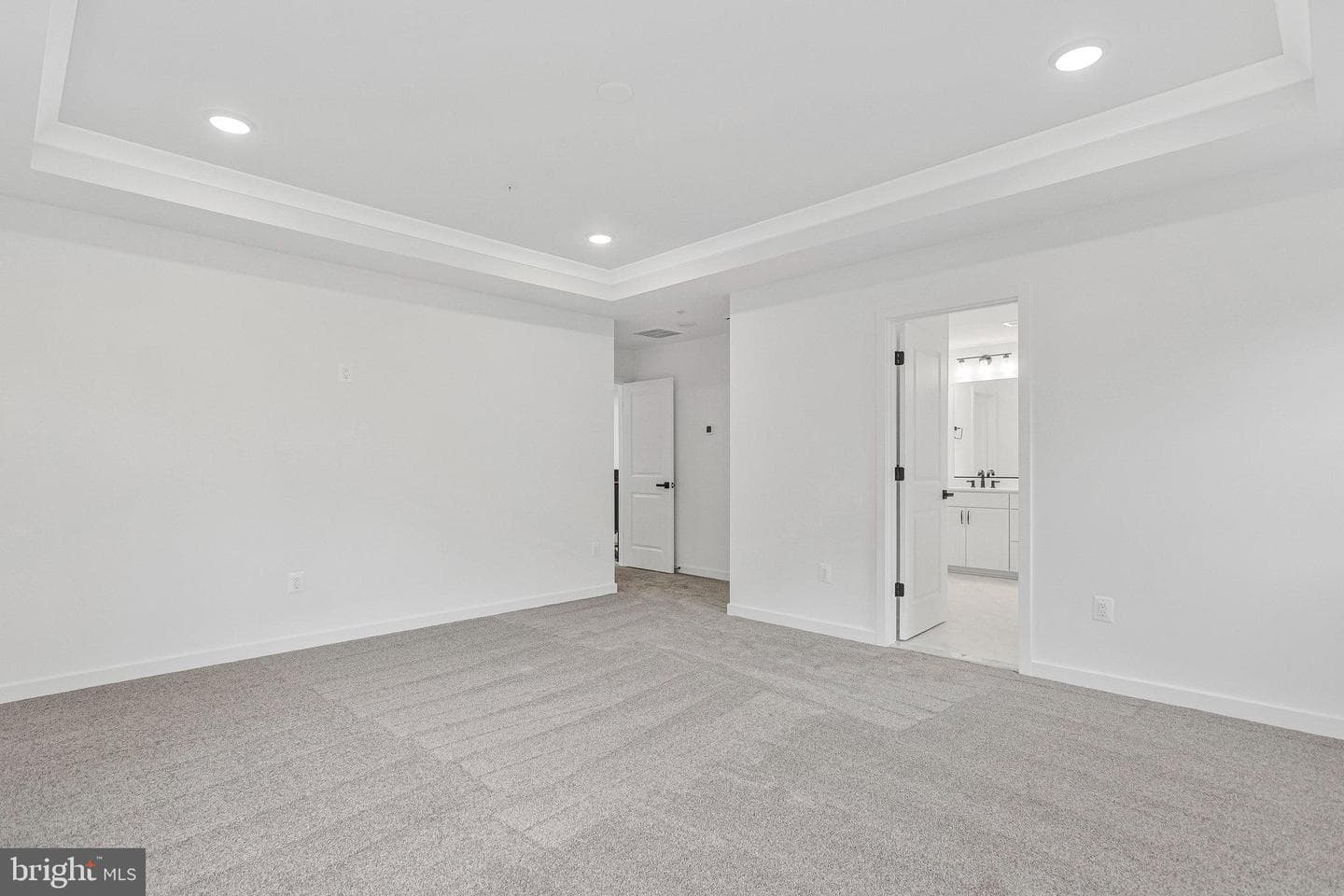 2024 Saint James Road photo 41