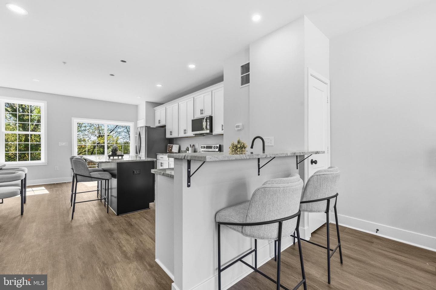 4927 Devitt Place photo 8