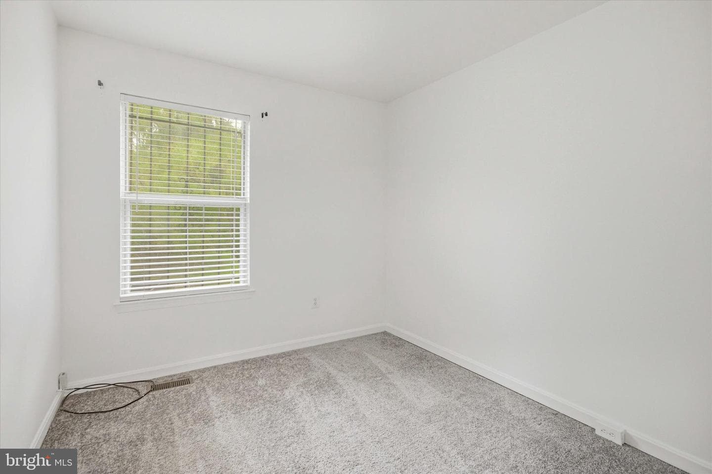 5717 Falkland Place photo 13