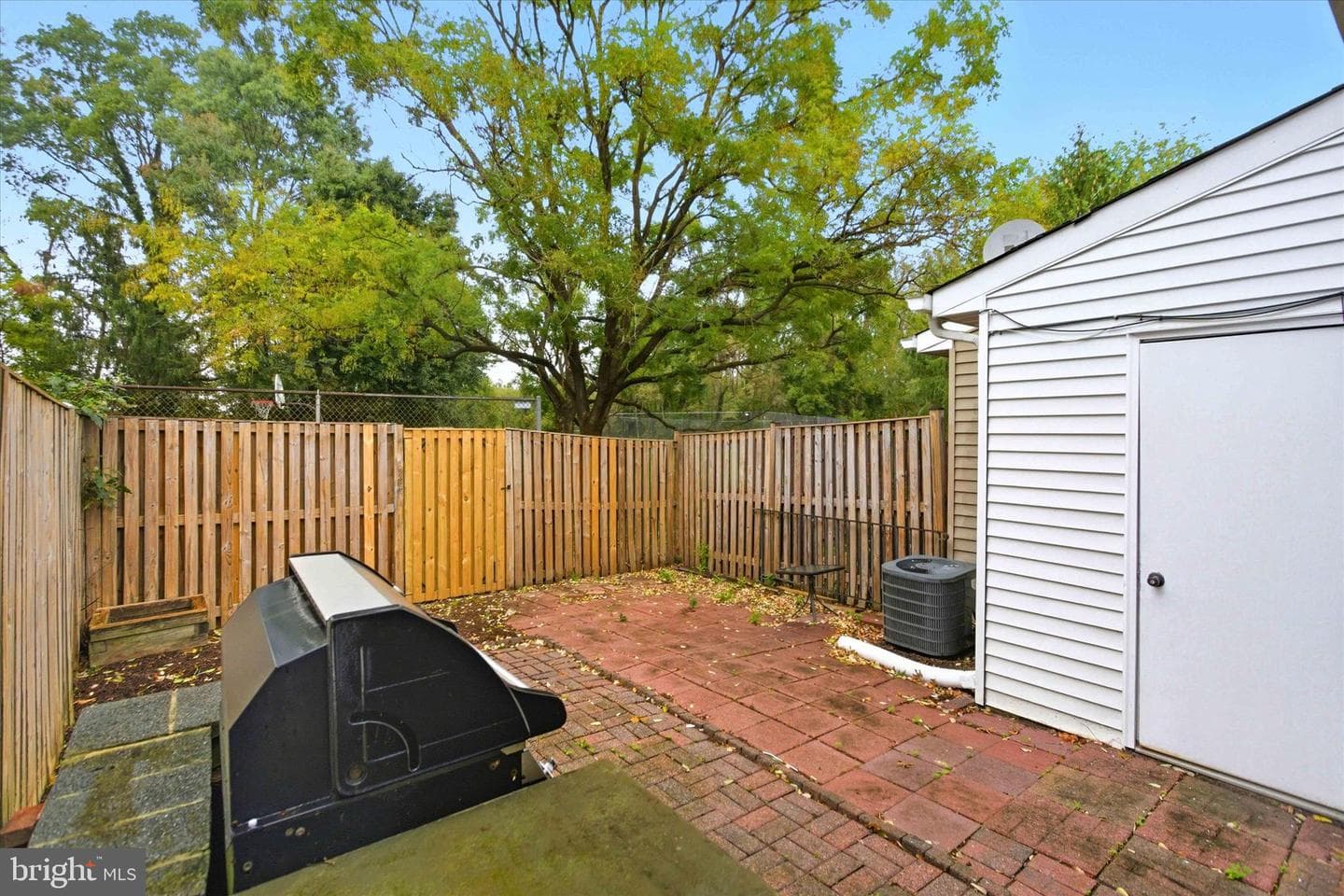 5717 Falkland Place photo 18