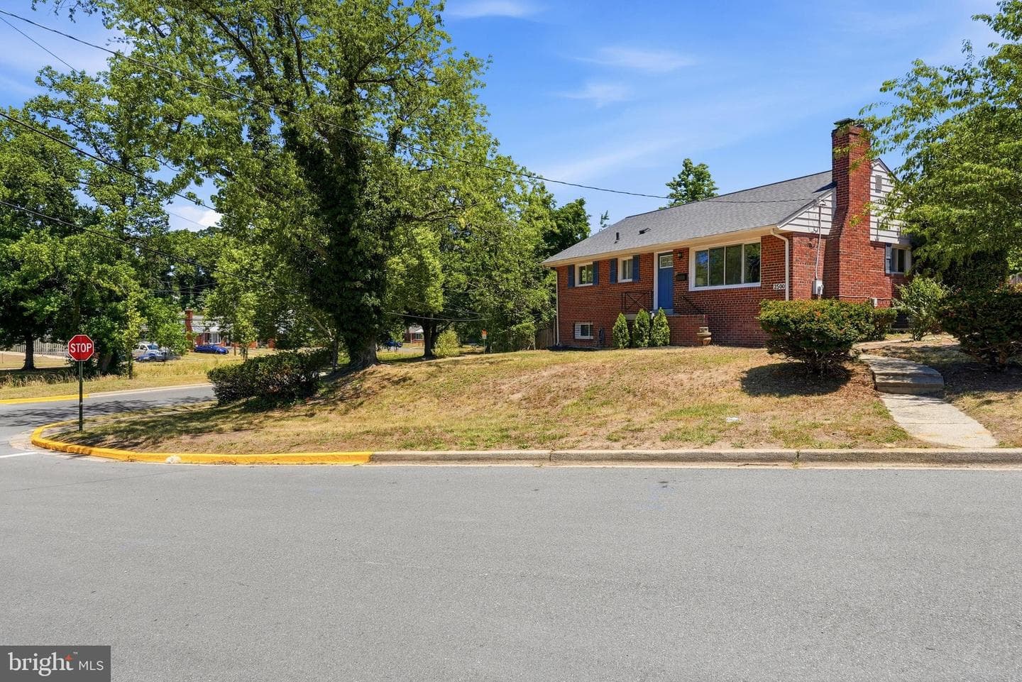2500 Ramblewood Drive photo 4