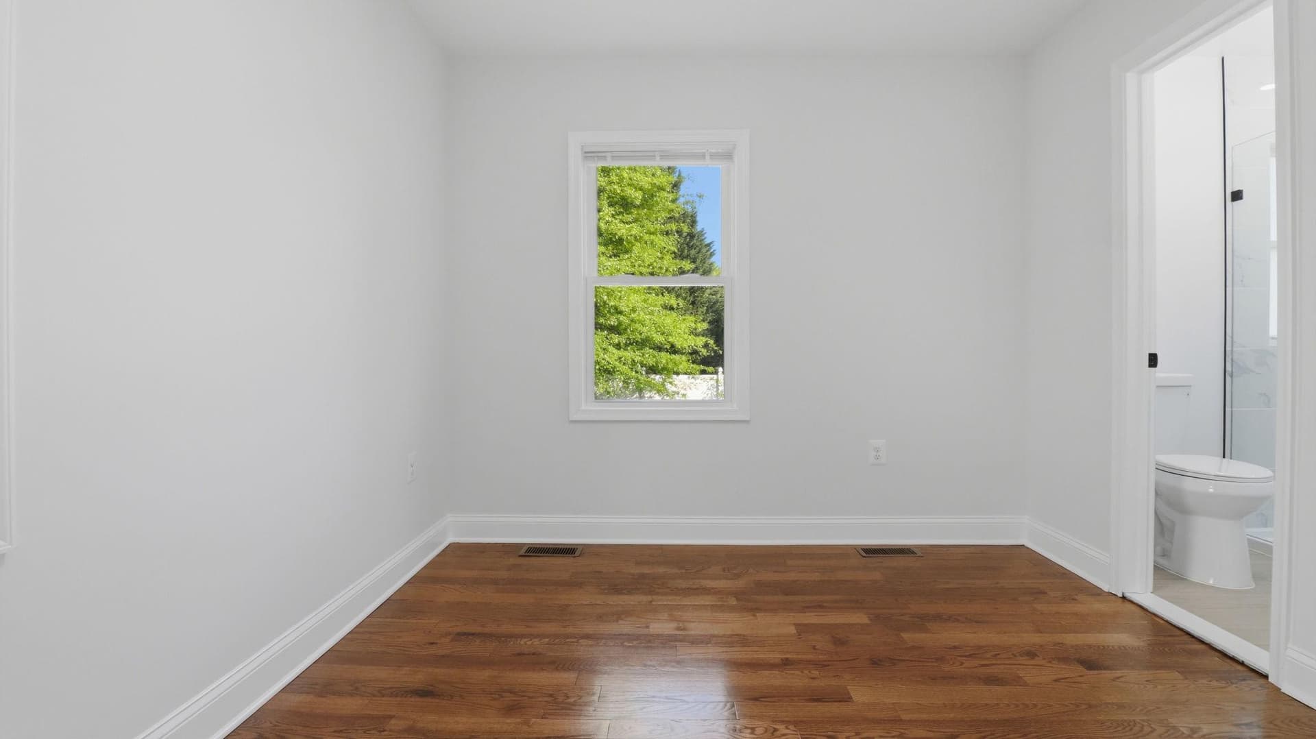 5633 Jamestown Road photo 16