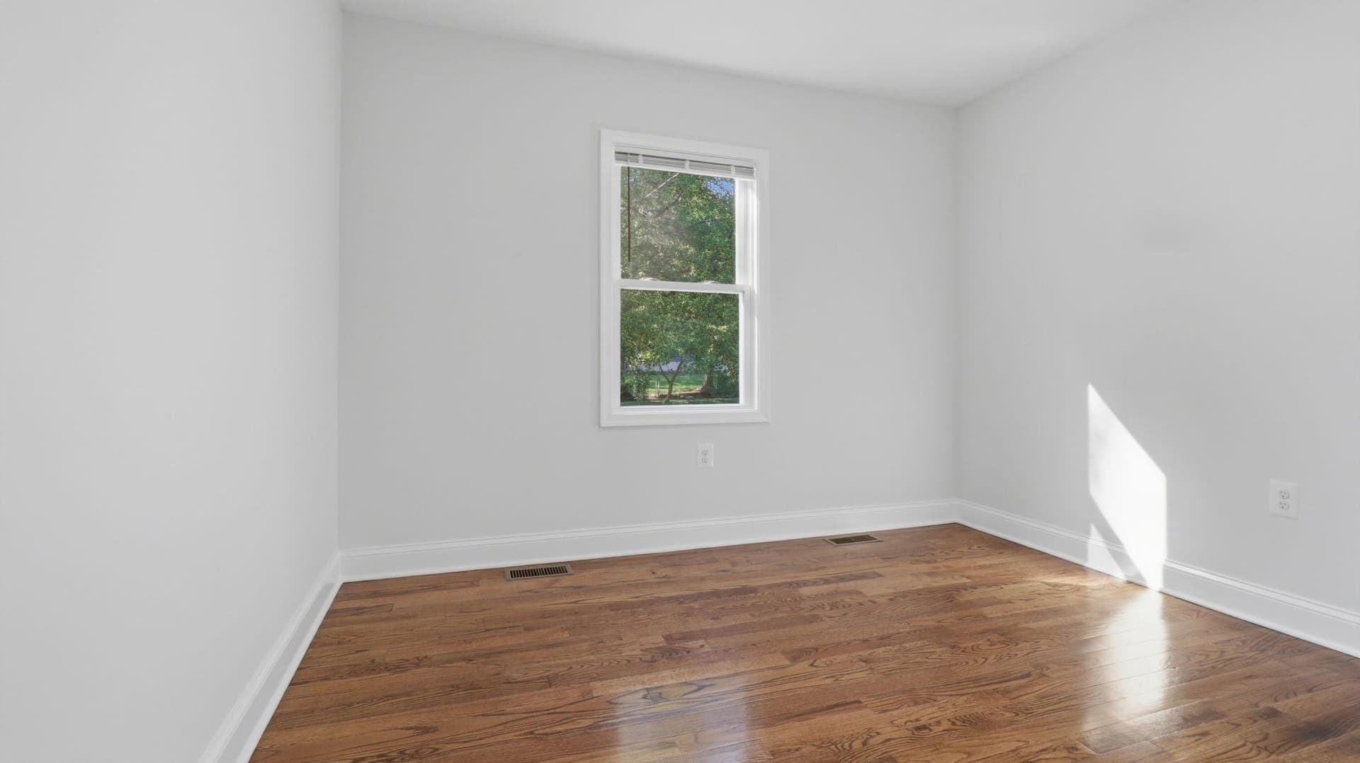 5633 Jamestown Road photo 21