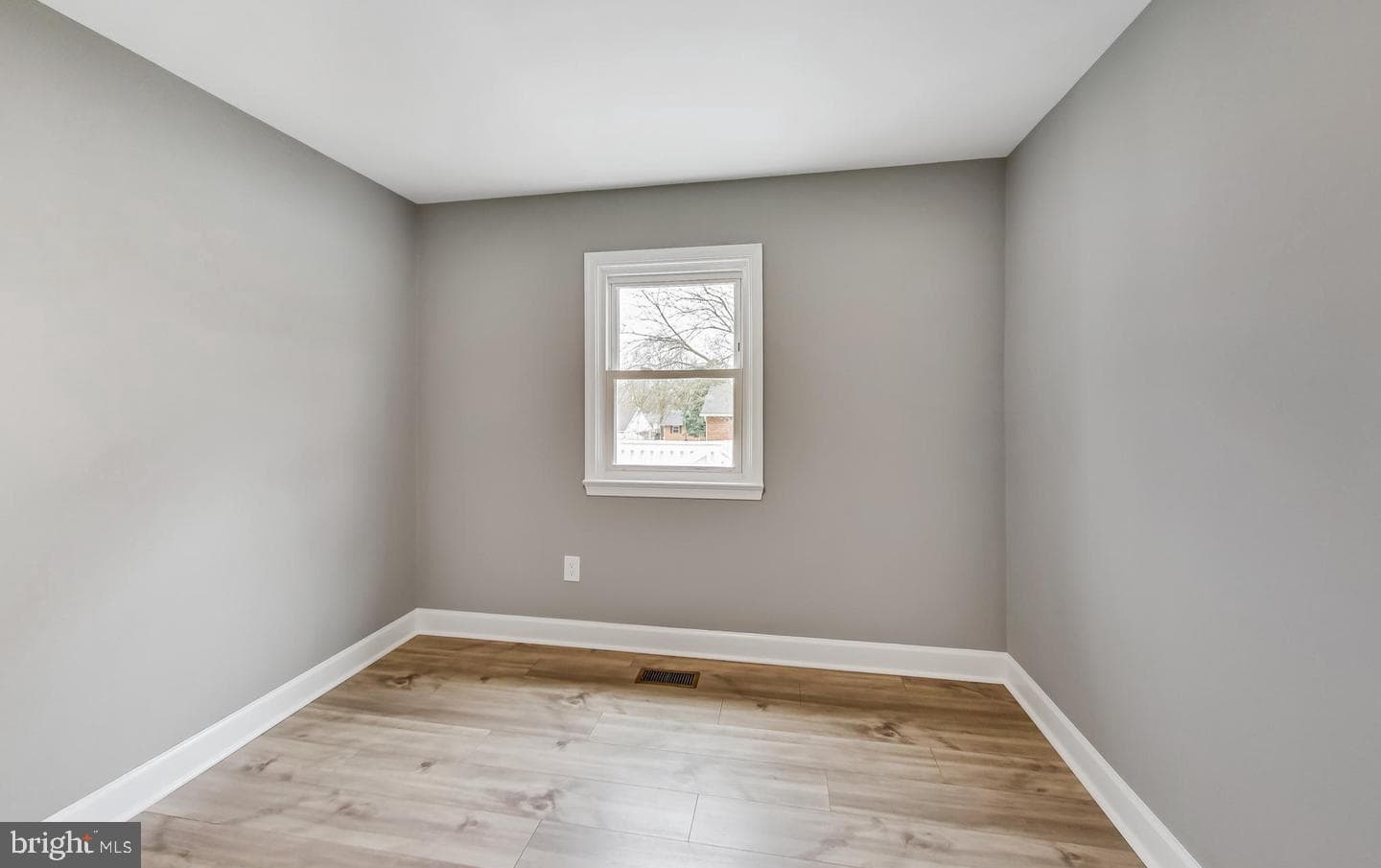 5923 Berwyn Road photo 16