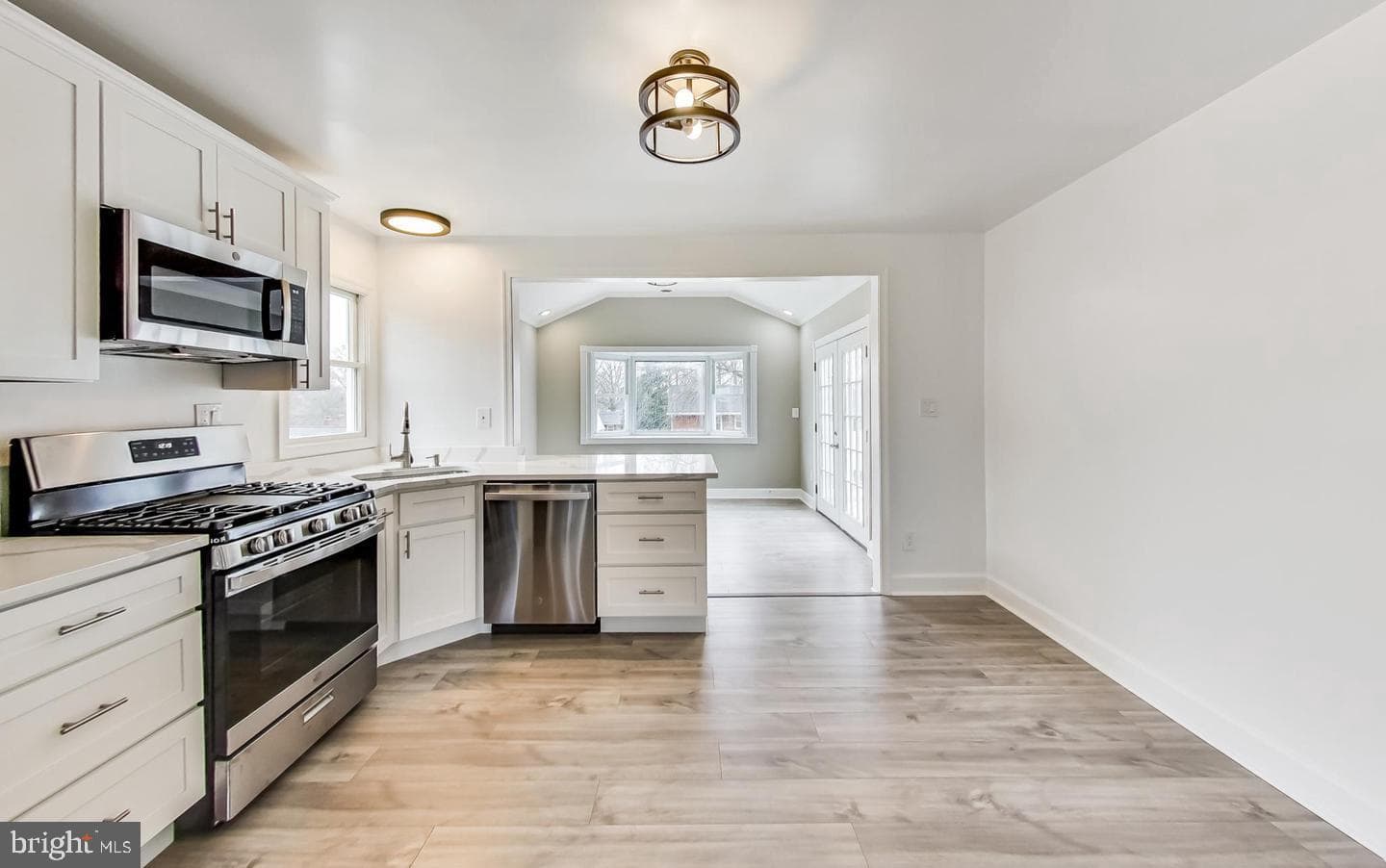 5923 Berwyn Road photo 9