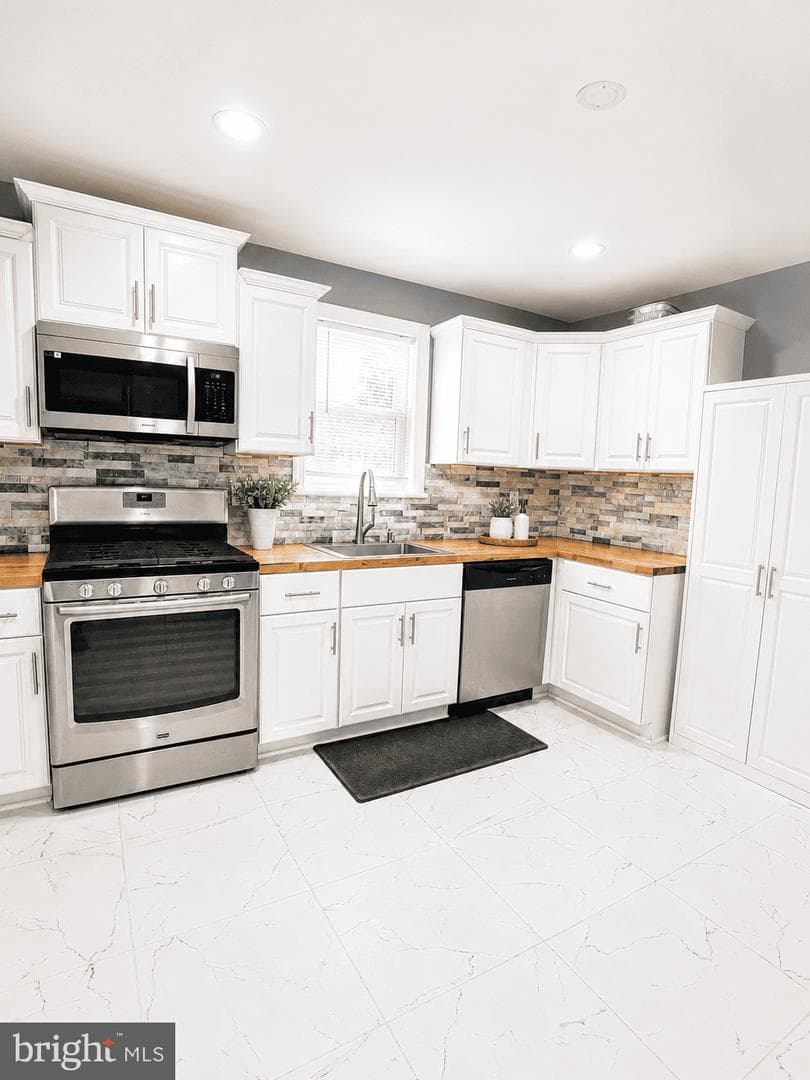 918 Mentor Avenue photo 9