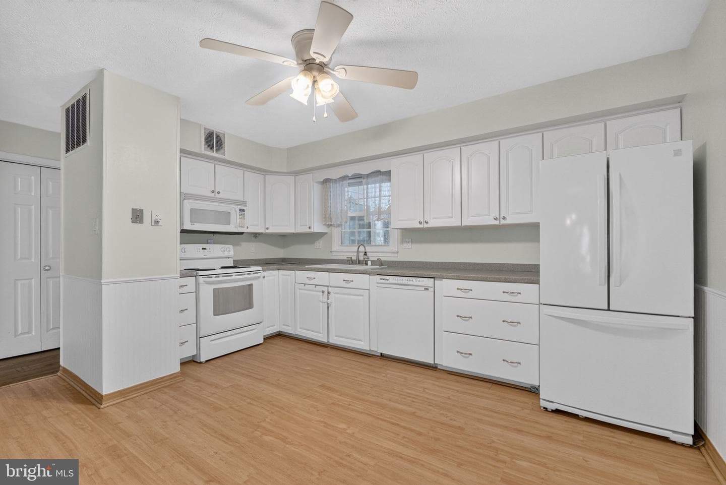 12904 Dauphin Court photo 8