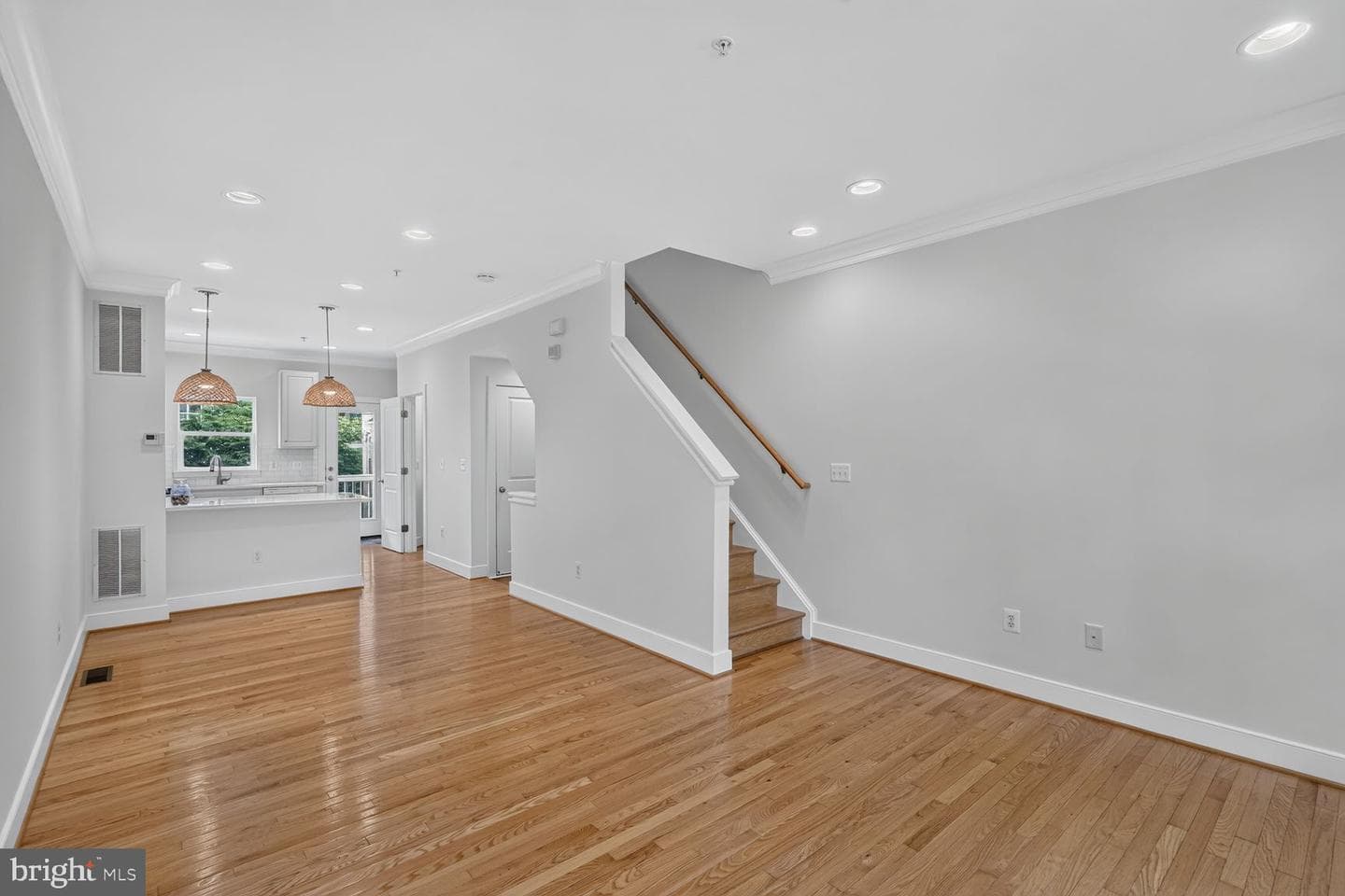 4548 Longfellow Street photo 5