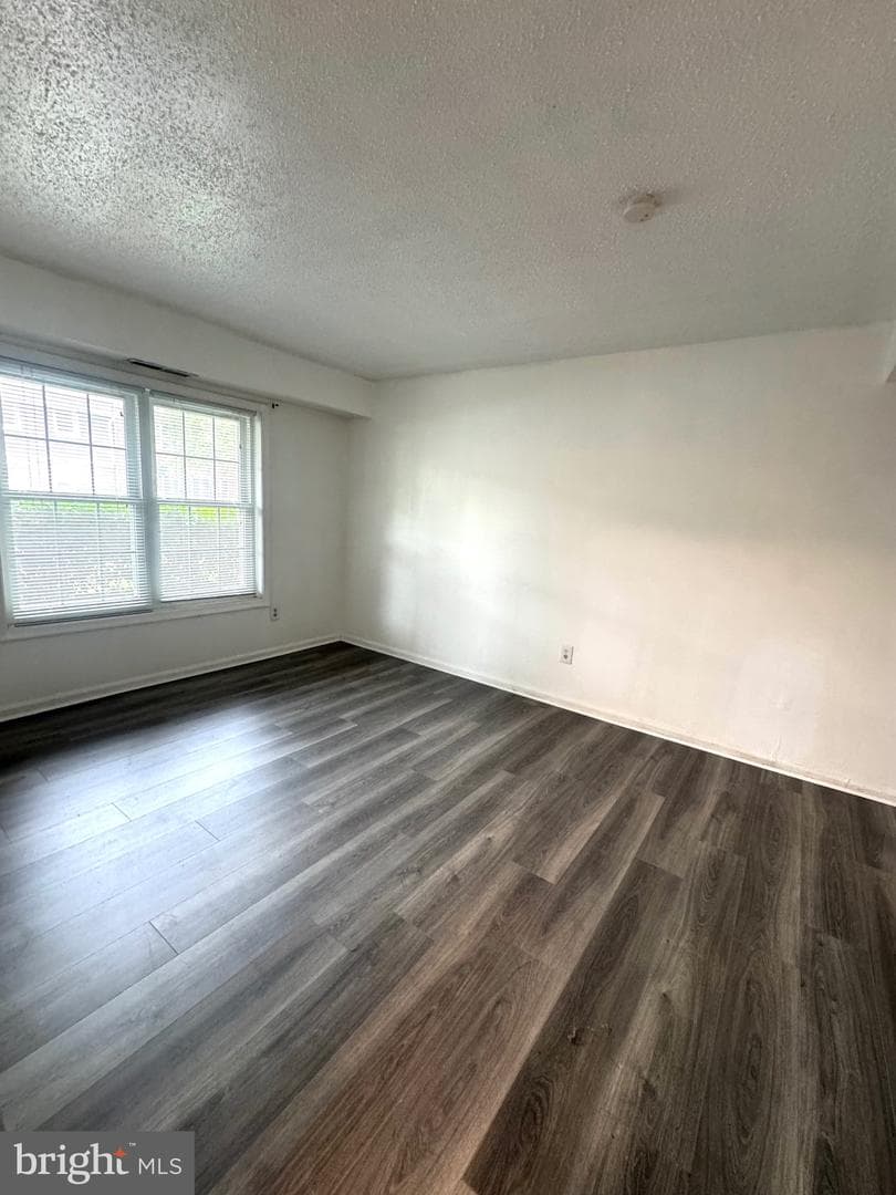7990 Lakecrest Drive photo 5