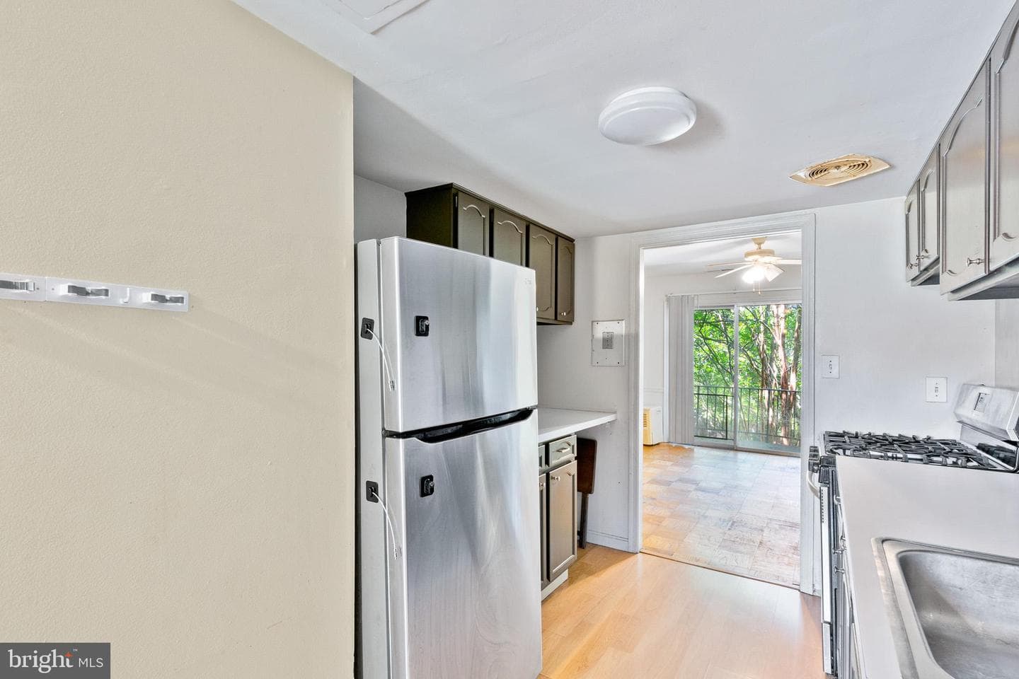 5902 Westchester Park Drive photo 5