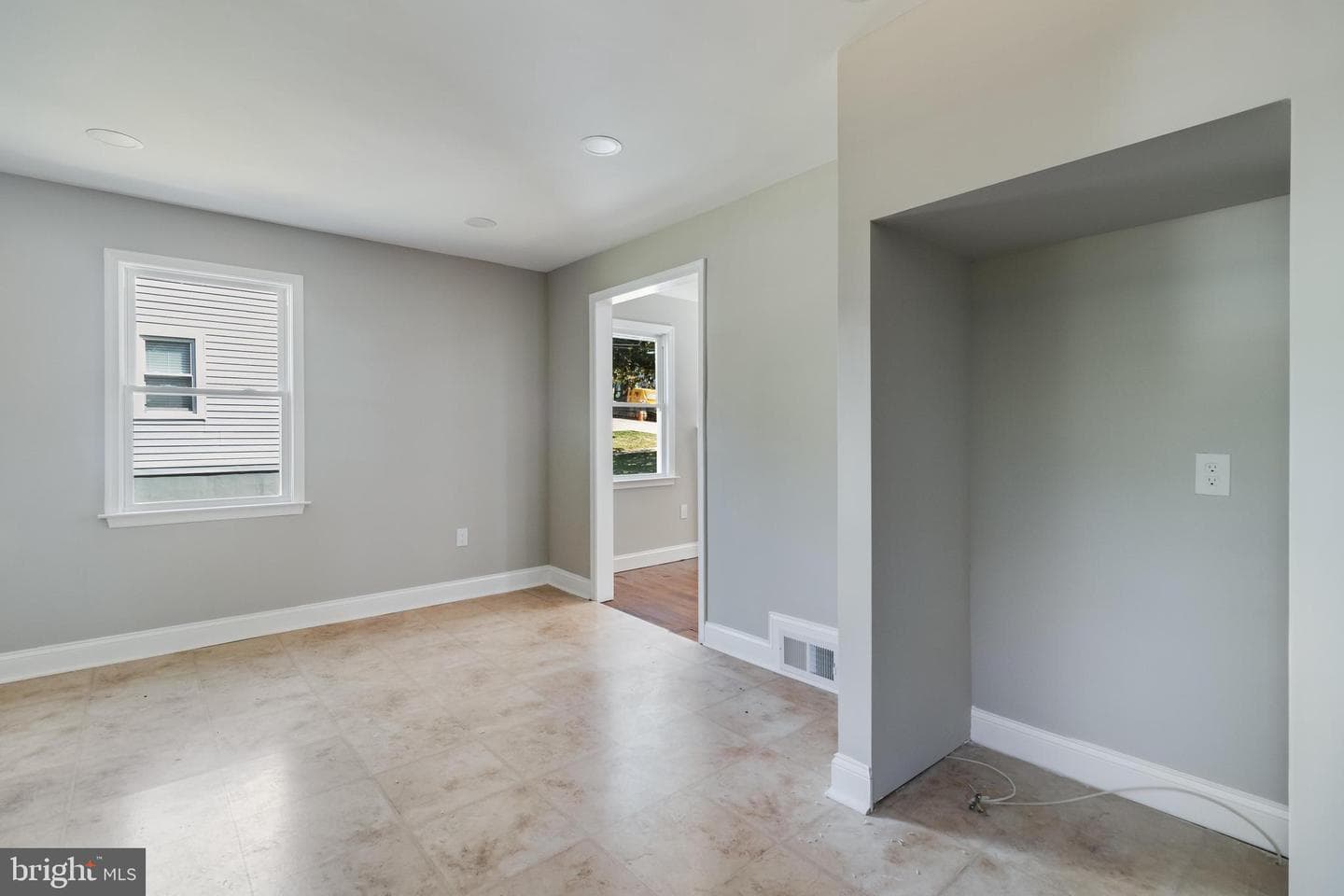 109 S Huron Drive photo 14