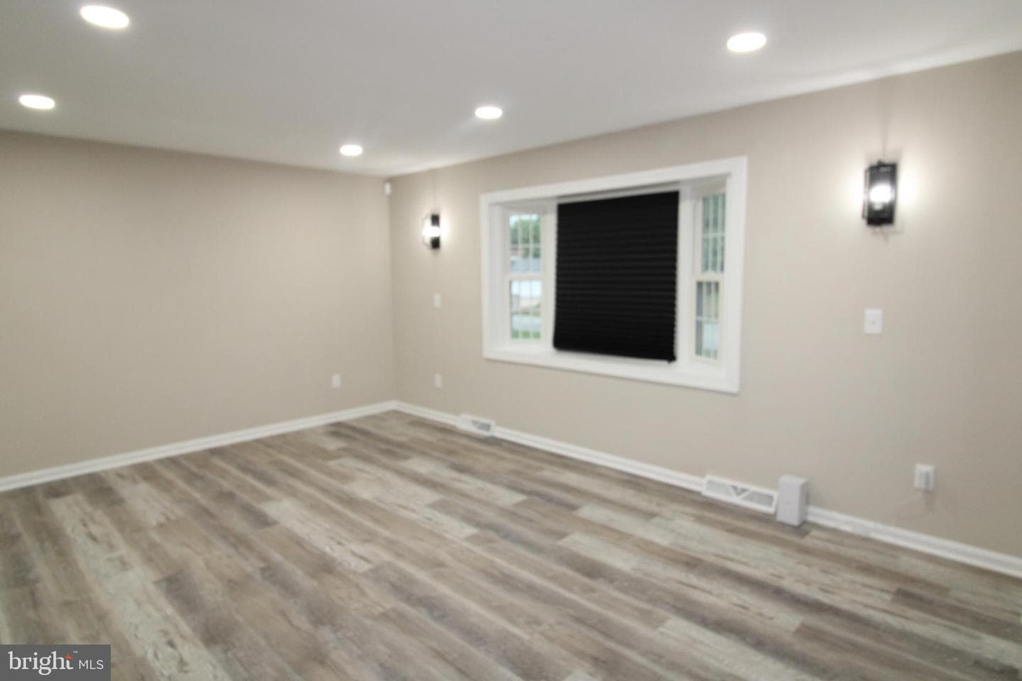7100 Victoria Place photo 12