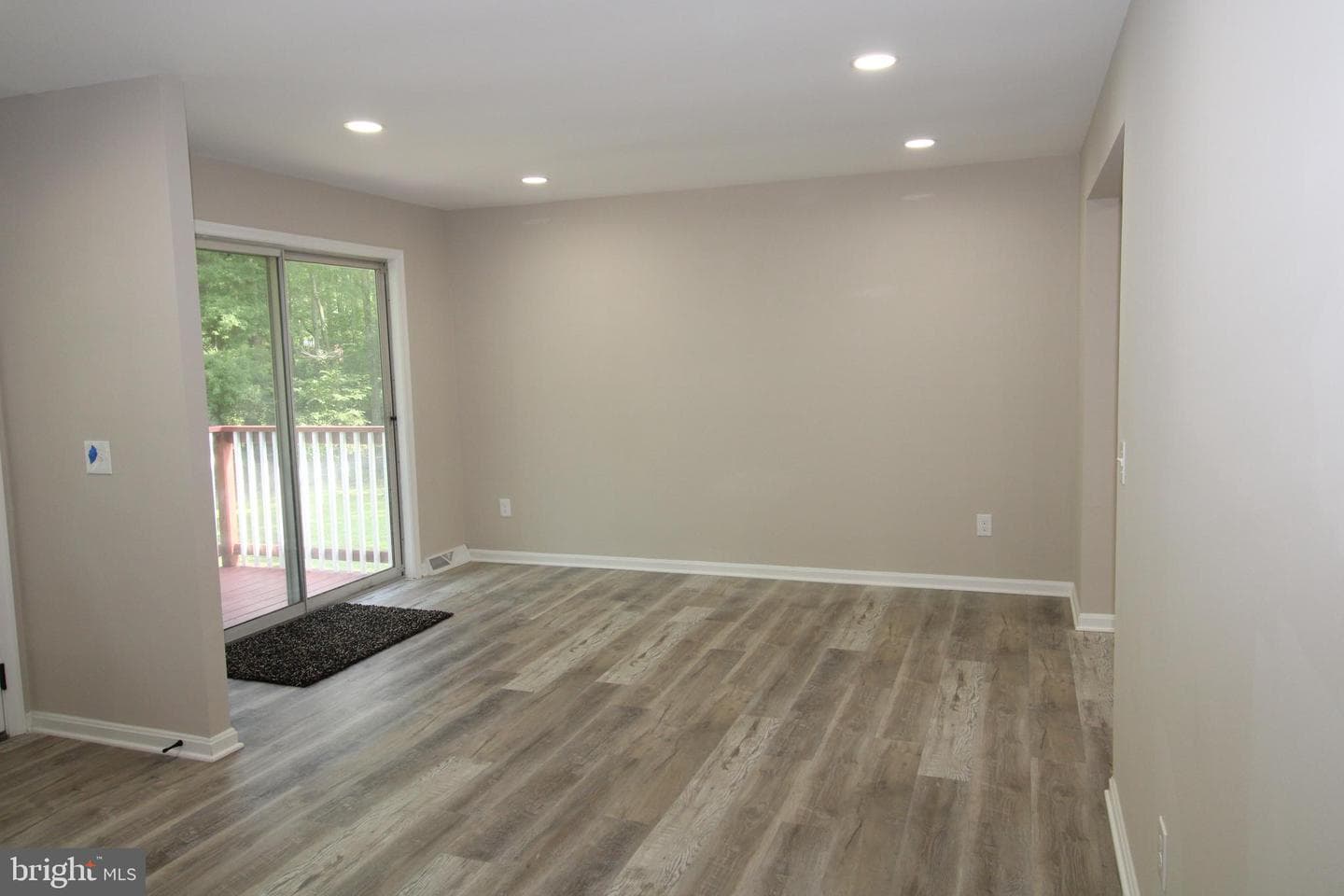 7100 Victoria Place photo 24