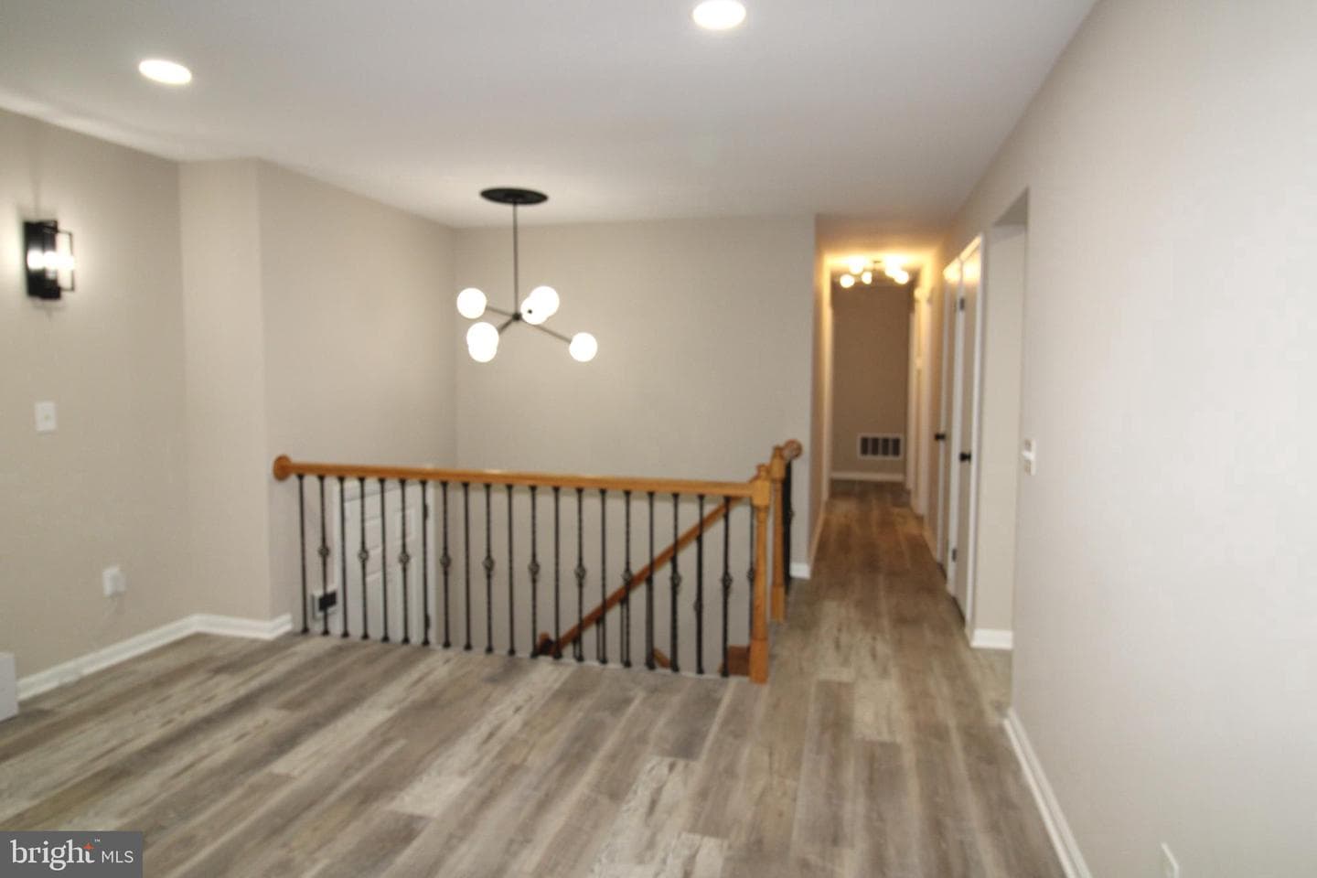 7100 Victoria Place photo 4