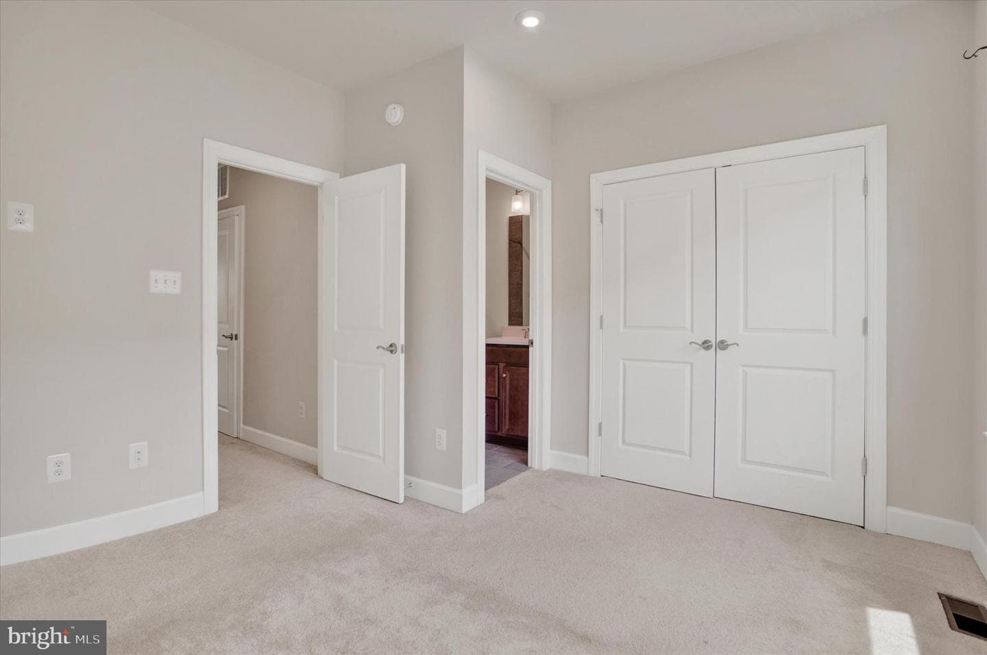 3511 Carnaby Street photo 16