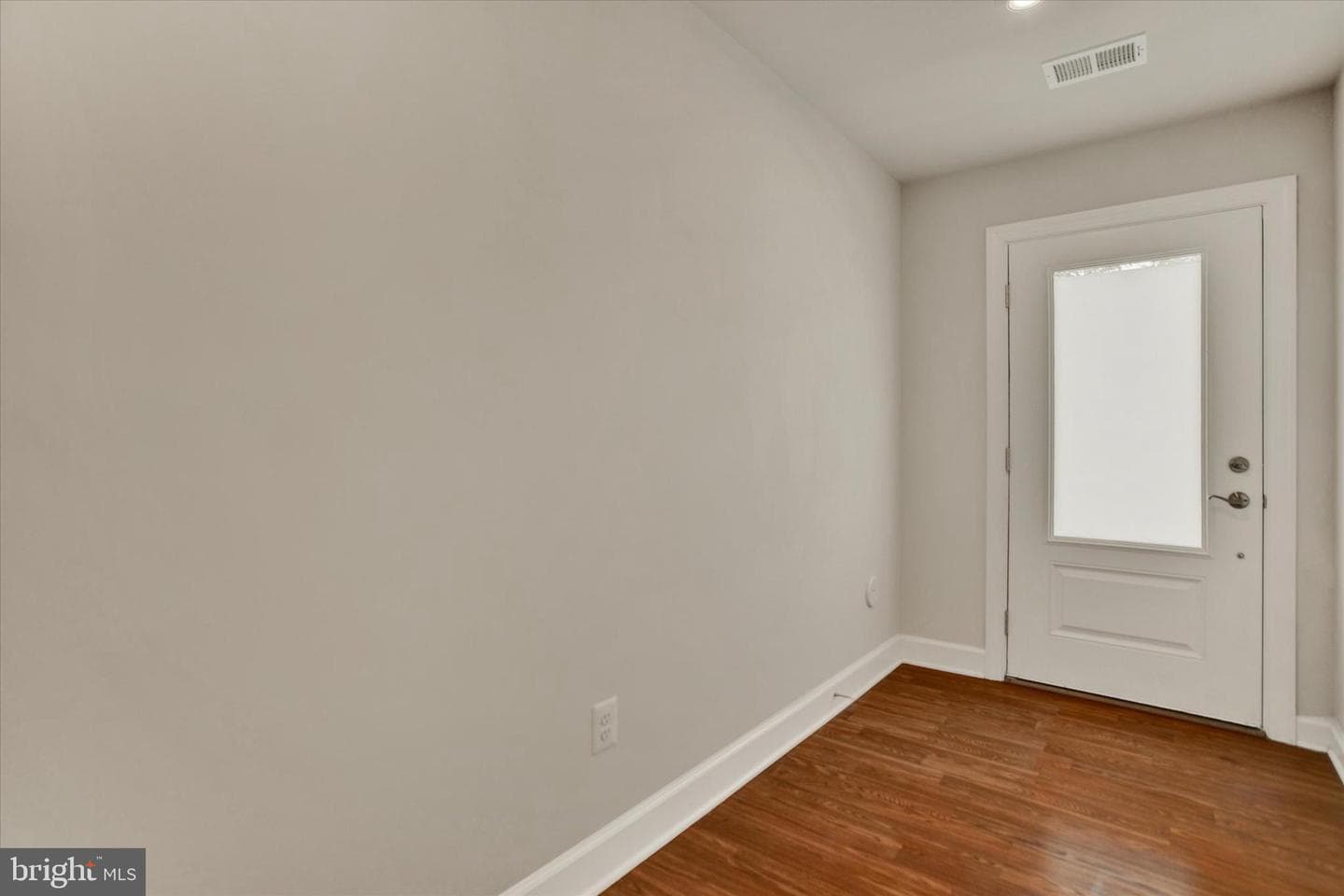 3511 Carnaby Street photo 8