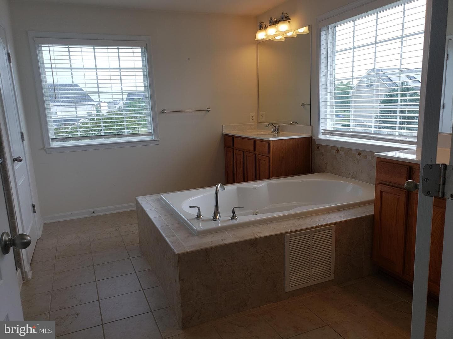 7406 White Plains Lane photo 36