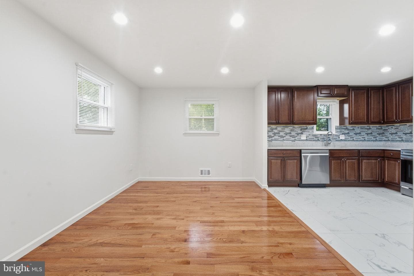 1404 Woodlark Dr photo 32
