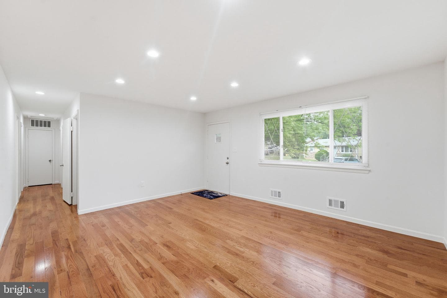 1404 Woodlark Dr photo 4