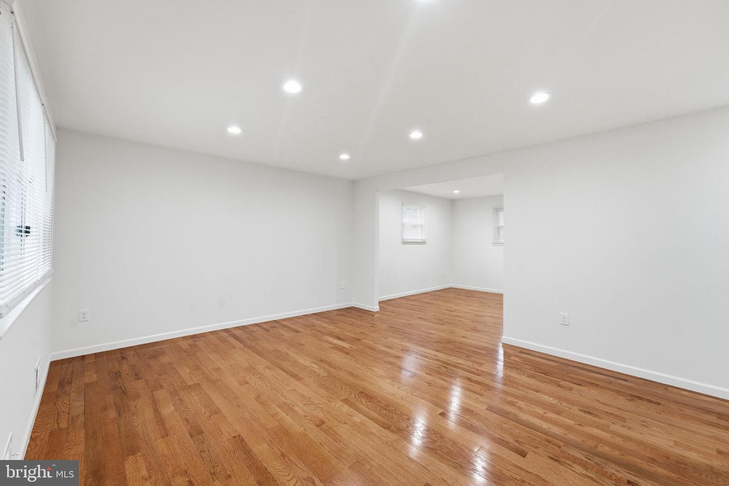 1404 Woodlark Dr photo 8