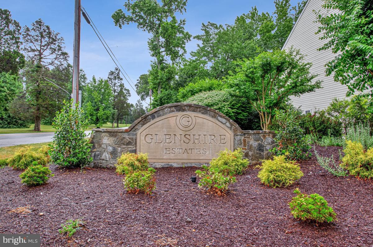5209 Devonport Court photo 57