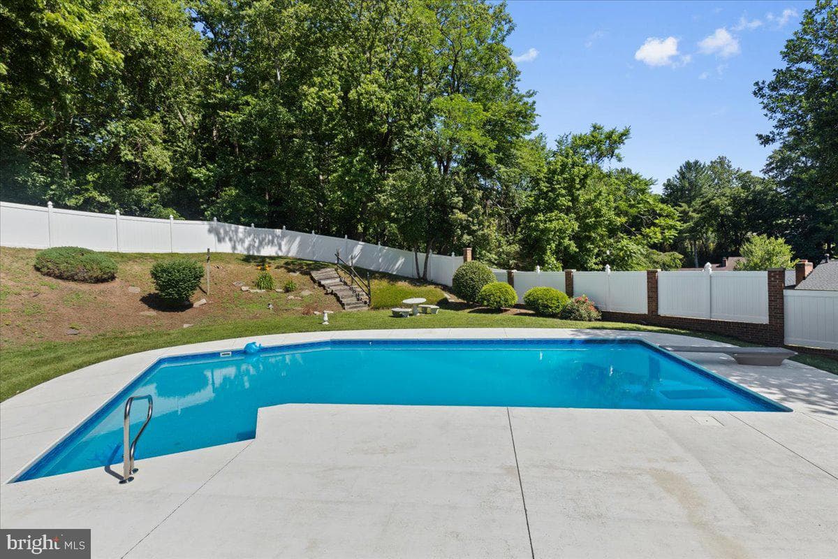 9202 Southmoor Court photo 4