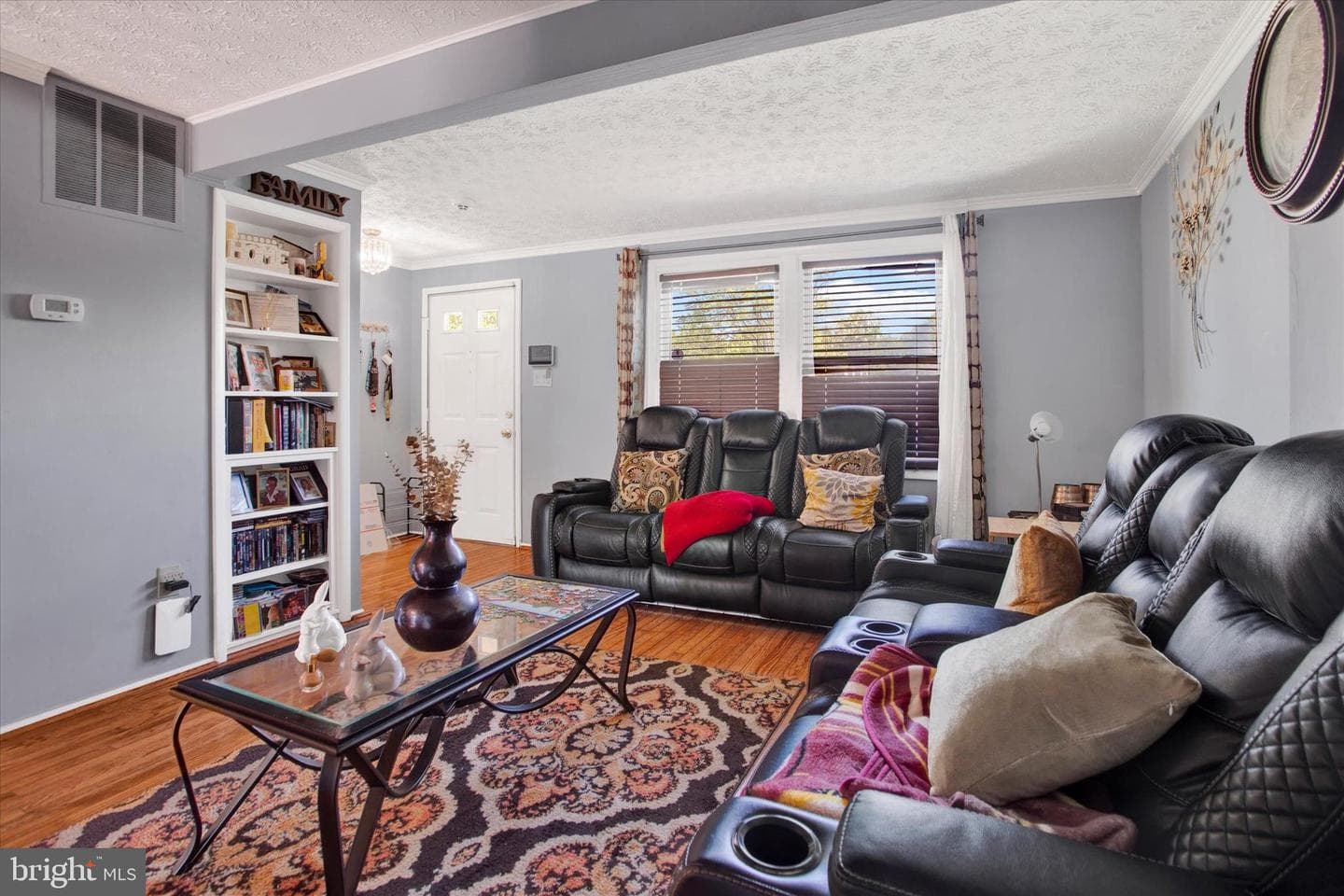 728 Avanti Place photo 4