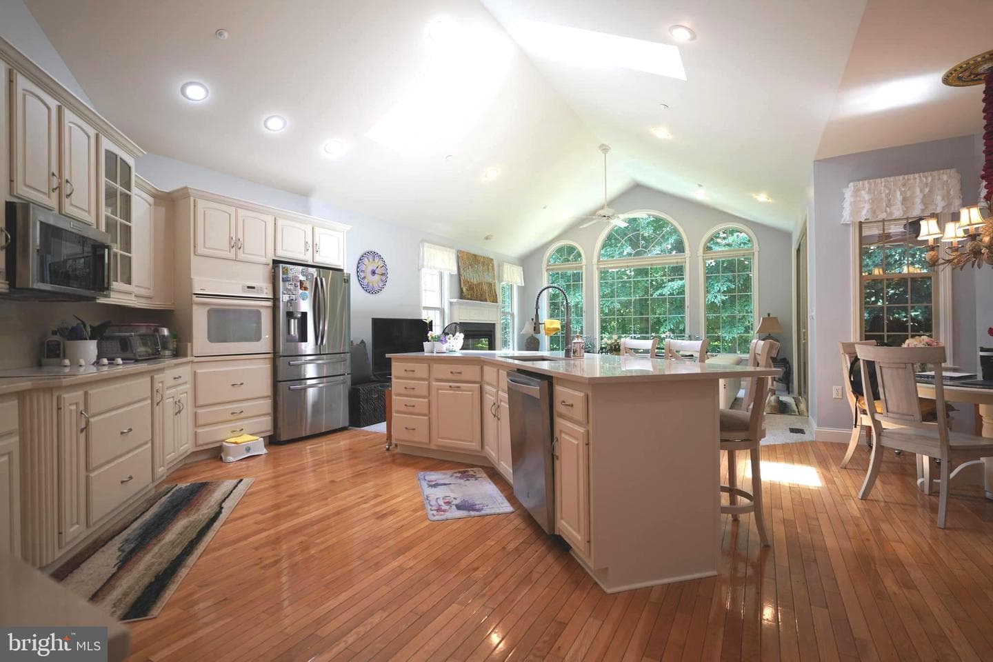 15401 Jamies Way photo 18