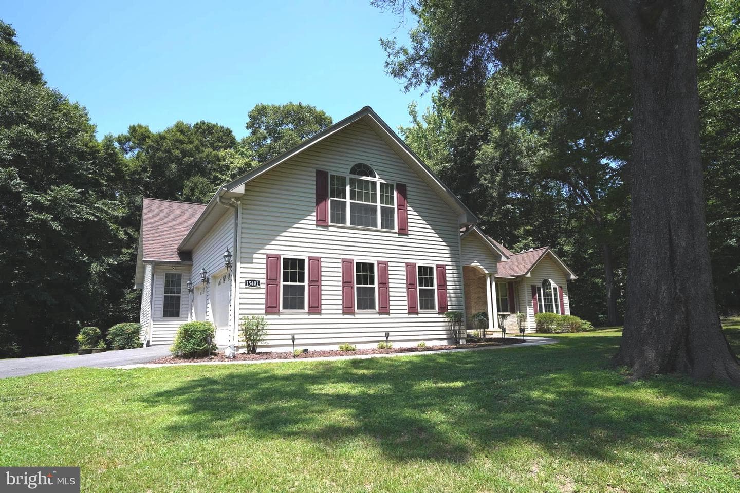 15401 Jamies Way photo 5
